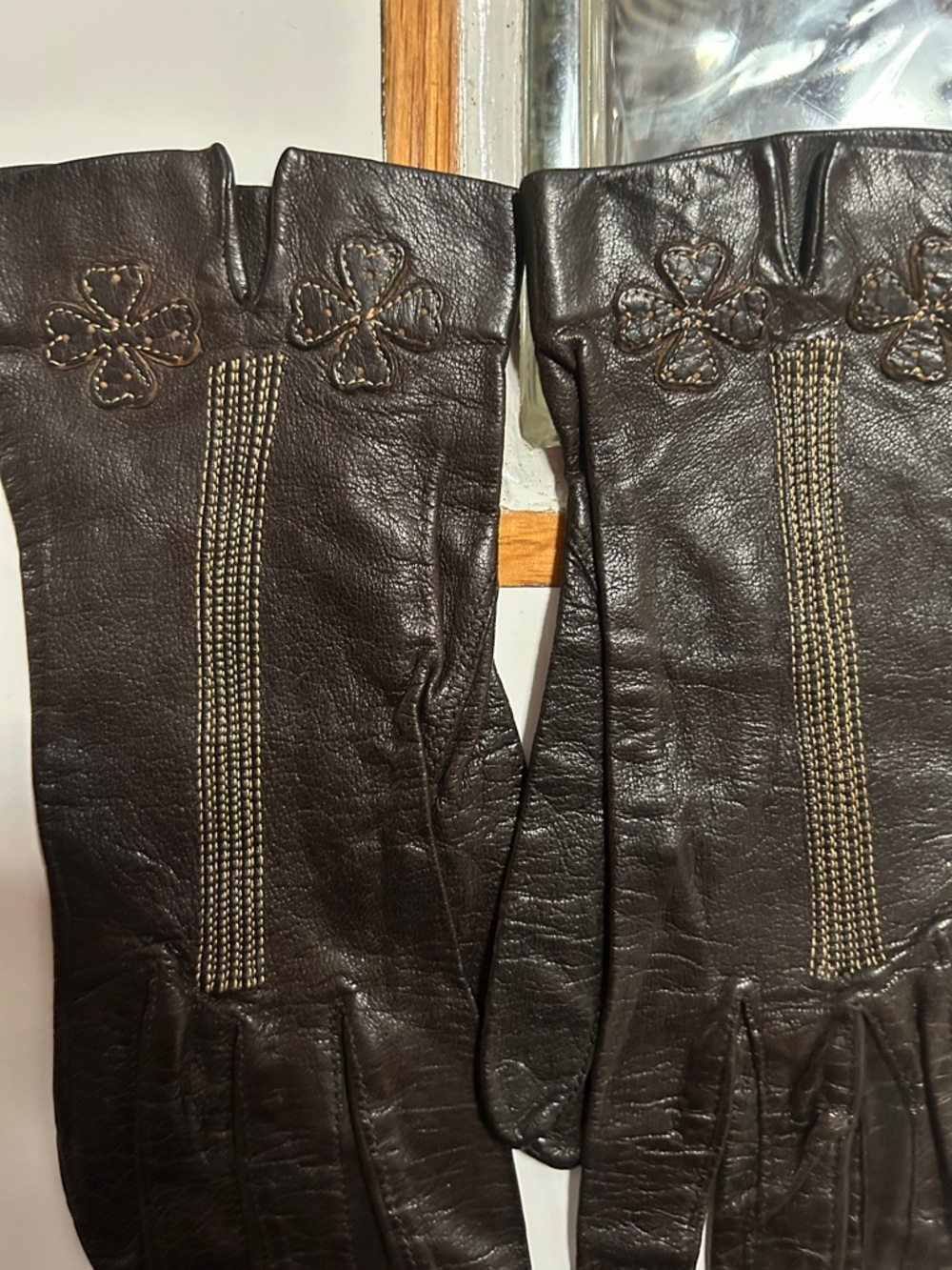 Assorted Women's Gloves - Neutral & Black Leather Pairings small some vintage - Picture 5 of 8